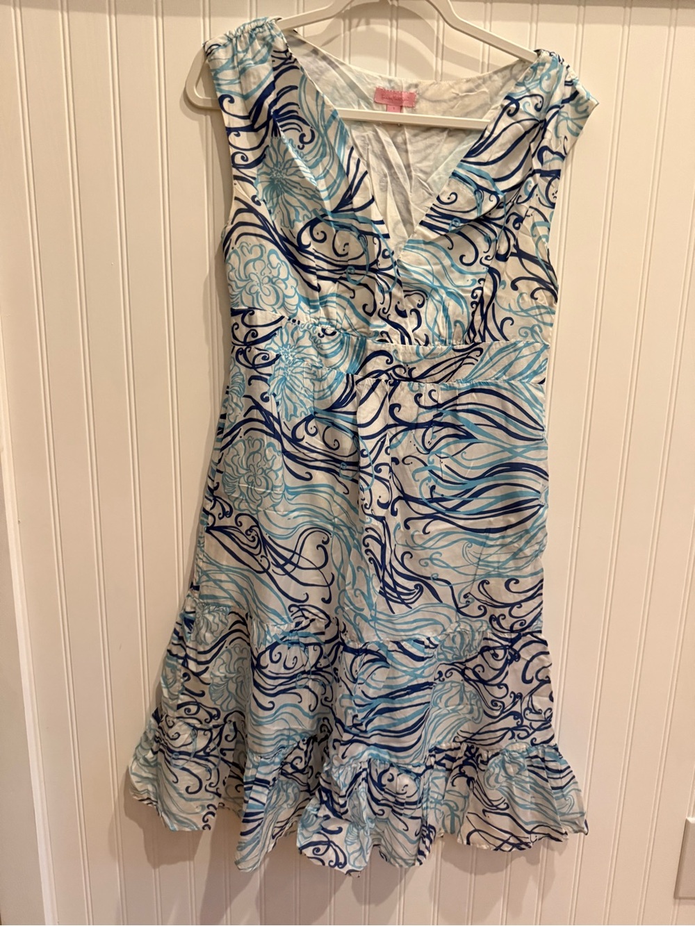 Lilly Pulitzer Sleeveless V-neck Summer Dress. Size 6